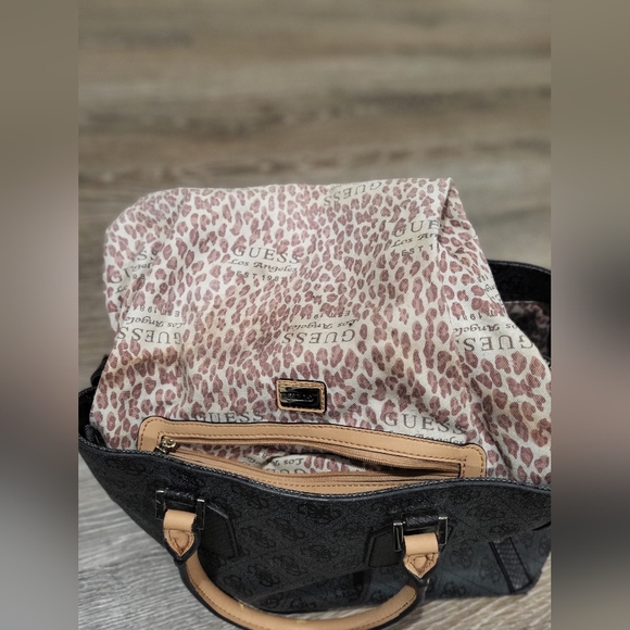 GUESS black and tan purse - Picture 14 of 16